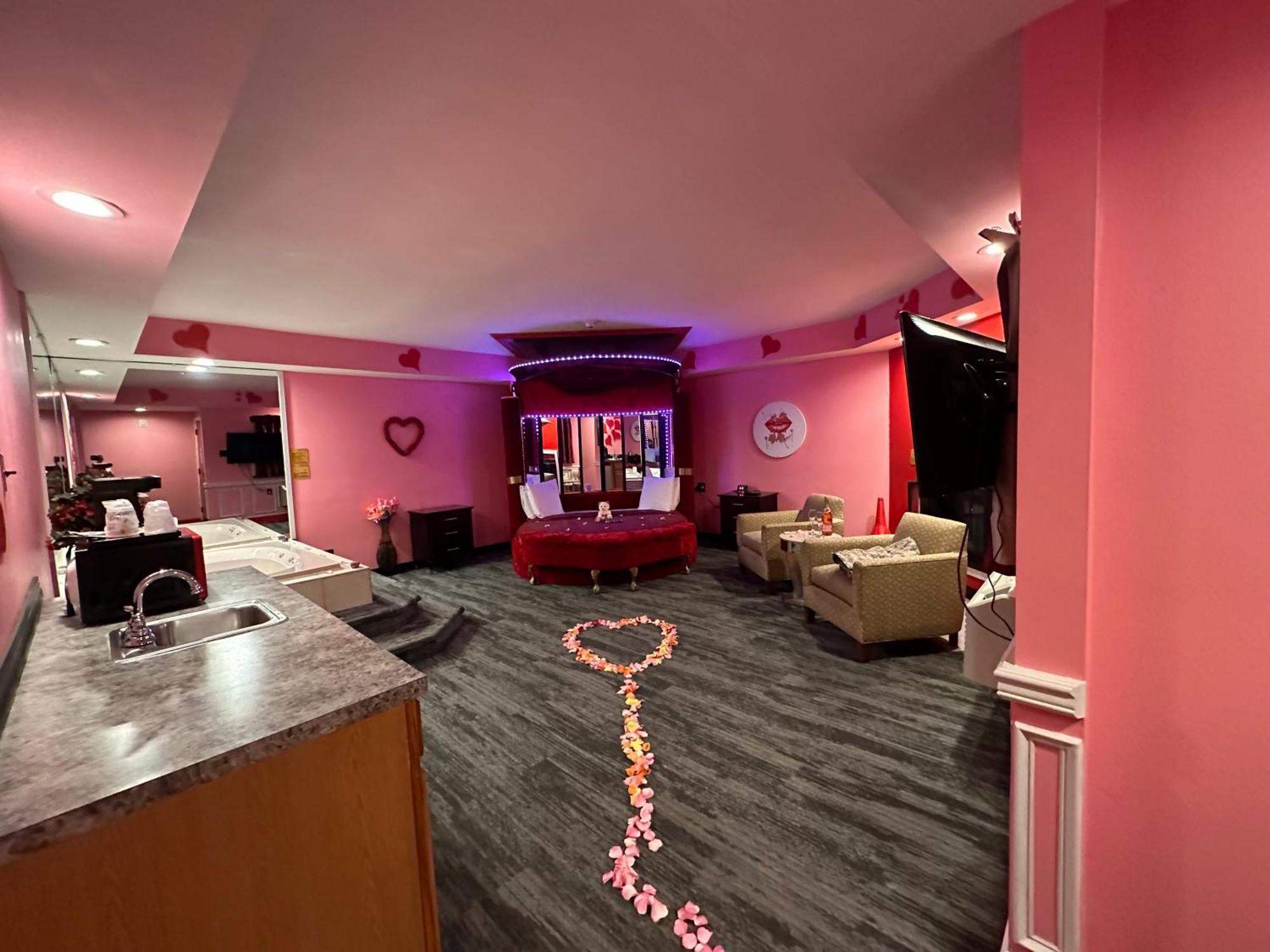 Of The Dove: Romantic Luxury With Jacuzzi & Fireplace 3* Harrisburg